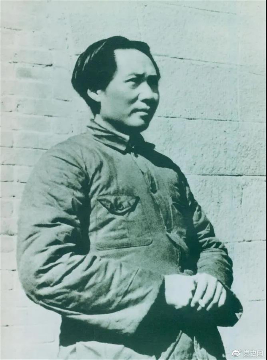 1936年2月至5月，毛澤東、彭德懷率軍進(jìn)行了東征戰(zhàn)役。圖為指揮東征戰(zhàn)役時(shí)的毛澤東。.jpg